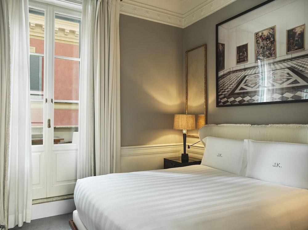J.K. Place Roma Room Type - Classic Room (JK)