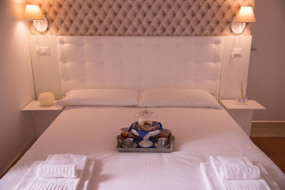 Flowers Apartments Room Type - Deluxe Triple Room, Annex Building (Specchi) Flowers Apartments Room Type - Deluxe Triple Room, Annex Building (Specchi)