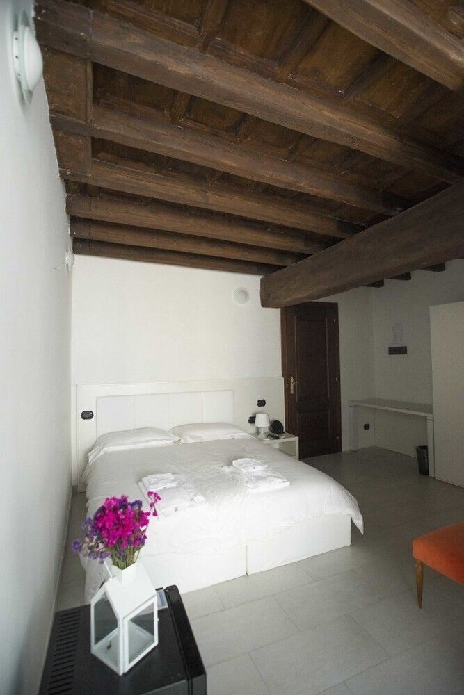 Flowers Apartments Room Type - Double or Twin Room (Biscione)