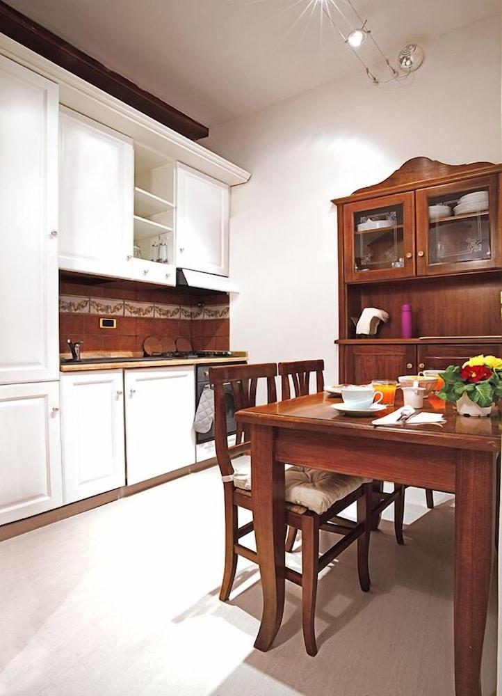 Flowers Apartments Room Type - Comfort Apartment, 1 Bedroom, Annex Building (Balestrari) Flowers Apartments Room Type - Comfort Apartment, 1 Bedroom, Annex Building (Balestrari)