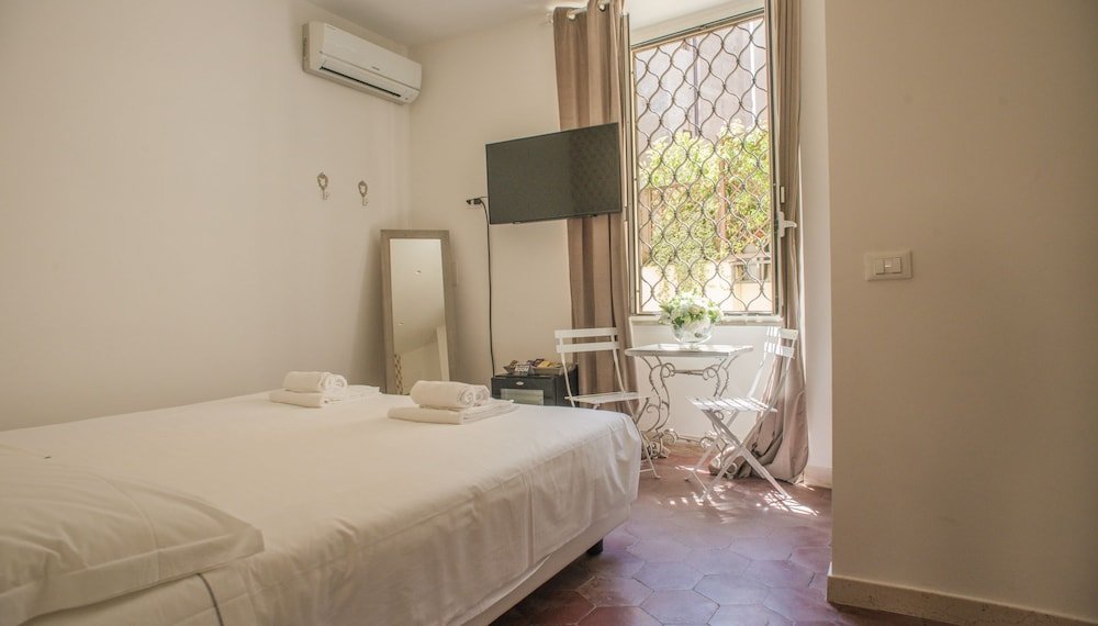 Flowers Apartments Room Type - Economy Double or Twin Room, Annex Building (Specchi) Flowers Apartments Room Type - Economy Double or Twin Room, Annex Building (Specchi)