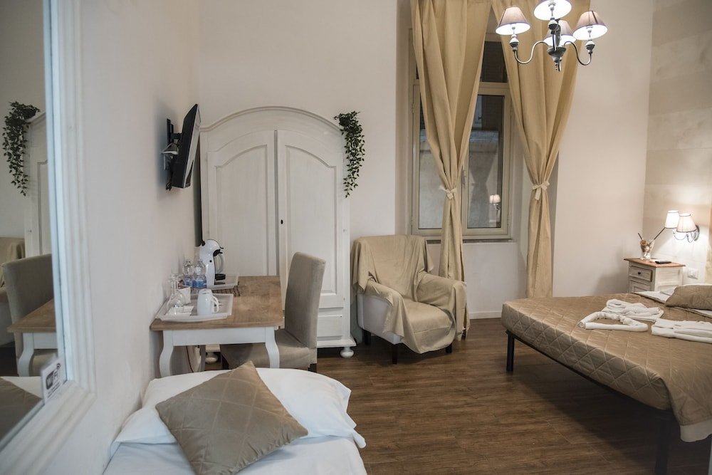 Juno Pantheon Room Type - Triple Room