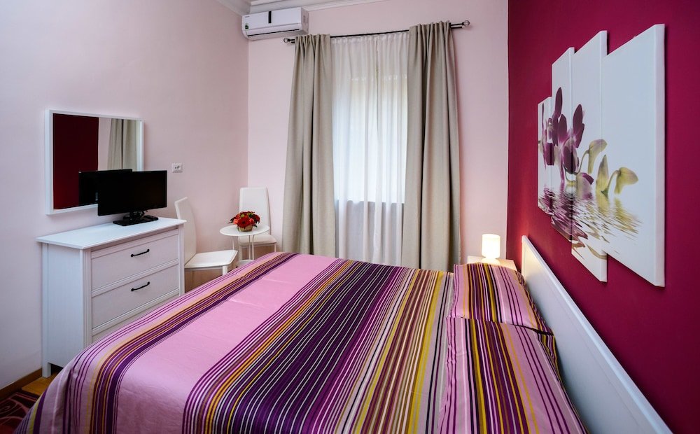 B&B Eternal Rome Inn - Tap to explore photos