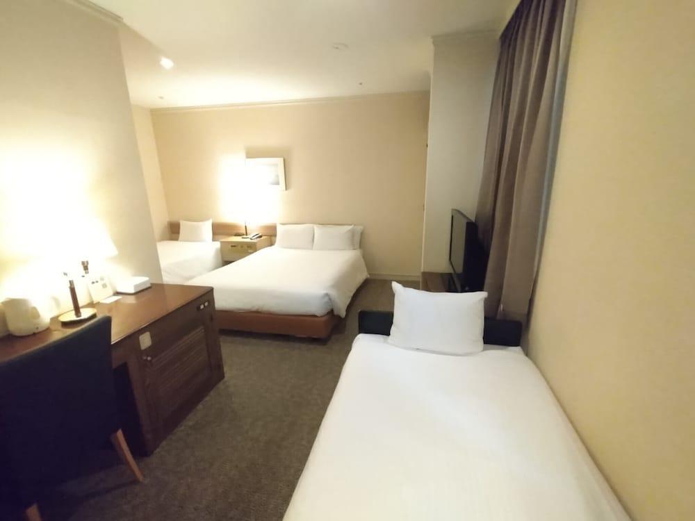 Asakusa Central Hotel Room Type - Superior Room (3 beds) (4 guests) (Non-smoking)