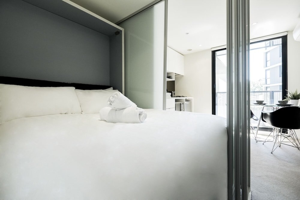 Mono Apartments on Franklin - Tap to explore photos