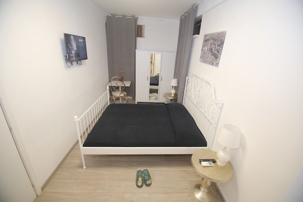 Rome Eco Suites - Tap to explore photos