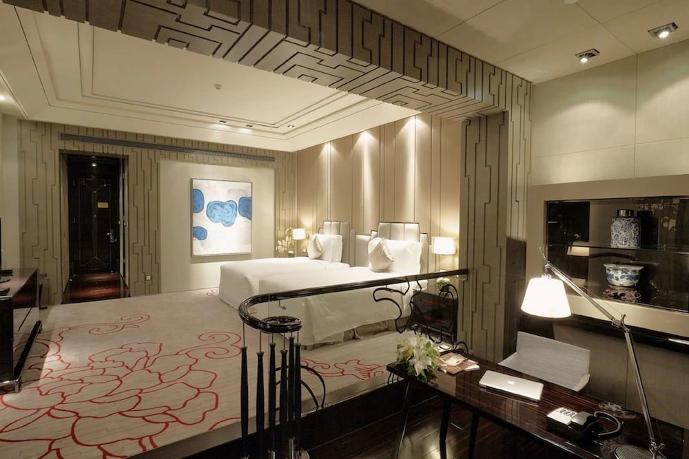 Chateau Star River Hotel Shanghai Room Type - Business Room with Twin Beds