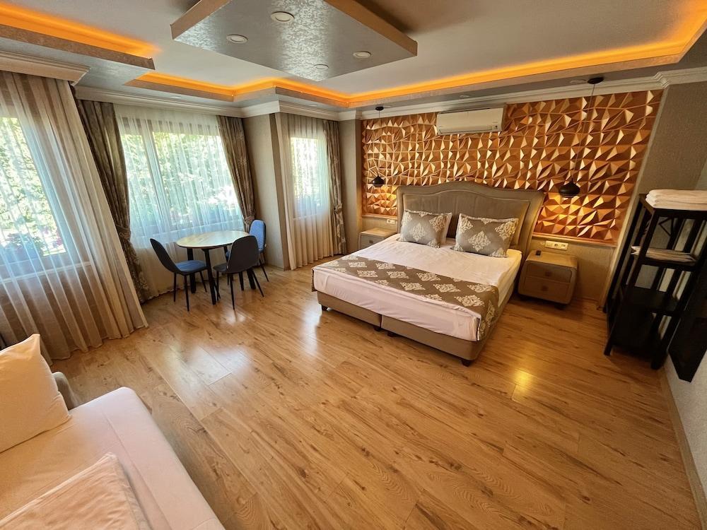 Meydan Suites Room Type - Deluxe Triple Room