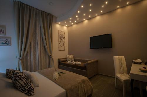Elenoire Rooms & Suite - Tap to explore photos