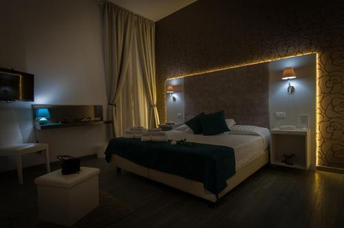 Elenoire Rooms & Suite - Tap to explore photos