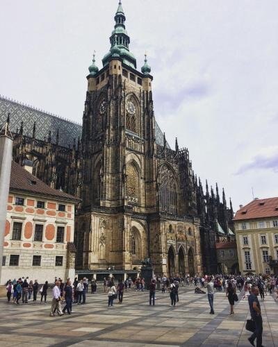 Spacious Prague View Apartment - Tap to explore photos