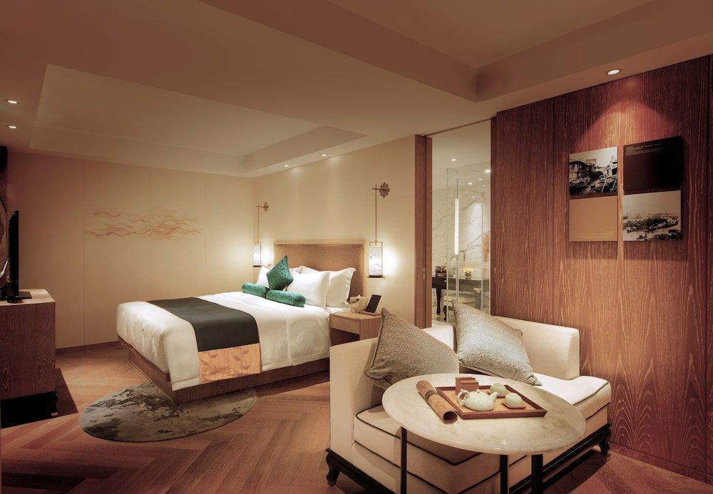 LN Hotel Five Room Type - Deluxe King Suite Room