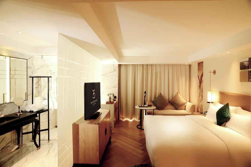 LN Hotel Five Room Type - Executive River View King Room with Balcony LN Hotel Five Room Type - Executive River View King Room with Balcony