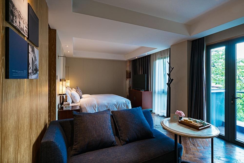 LN Hotel Five Room Type - Executive River View Suite Room with Belcony LN Hotel Five Room Type - Executive River View Suite Room with Belcony
