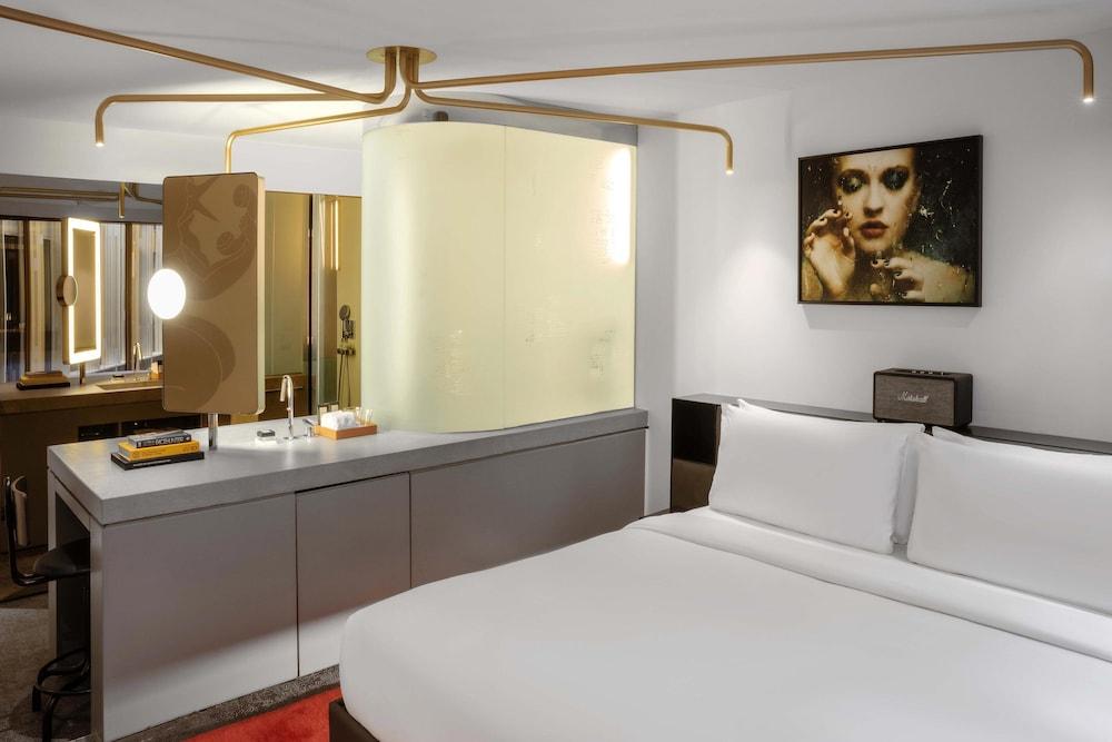 W Amsterdam by Marriott Room Type - Room, 1 King Bed
