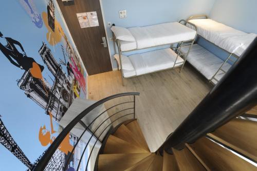 The 3 Ducks Eiffel Tower by Hiphophostels Room Type - Bed in 6-Bed Female Dormitory Room