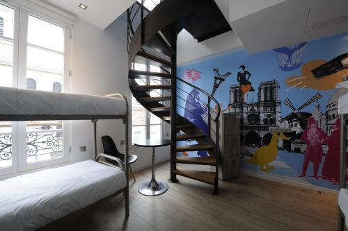 The 3 Ducks Eiffel Tower by Hiphophostels Room Type - Family Room with Shower