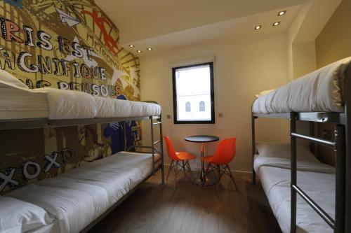 The 3 Ducks Eiffel Tower by Hiphophostels Room Type - Bed in 4-Bed Mixed Dormitory Room