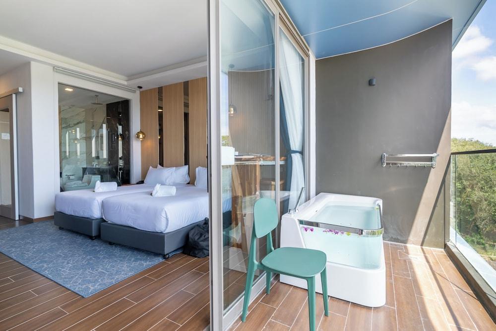 The Blue Room Type - Premium Deluxe Twin Room