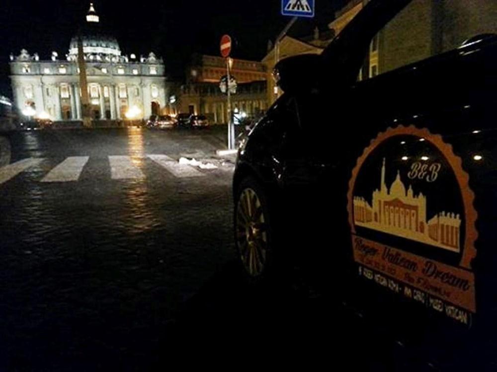 Gloria Vatican Bijou - Tap to explore photos