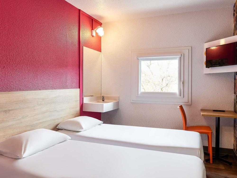 hotelF1 Paris Pte de Montmartre Room Type - Room, 2 Twin Beds (Side Car)