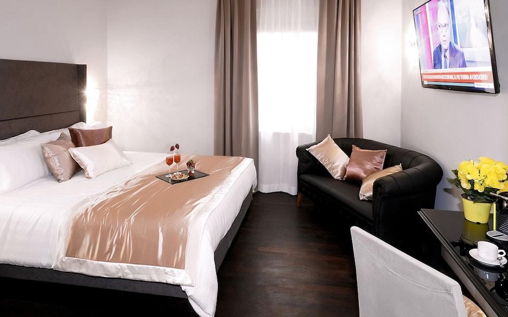 Piazza di Spagna Suite de Charme Room Type - Double Room (Deluxe Margutta)
