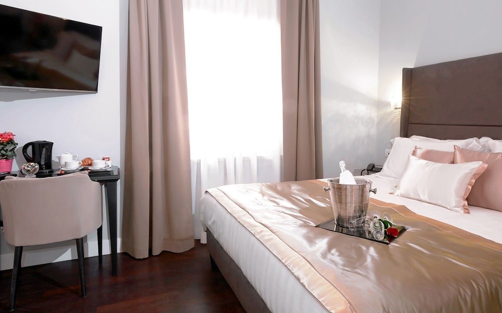 Piazza di Spagna Suite de Charme Room Type - Double Room (Superior Frattina)