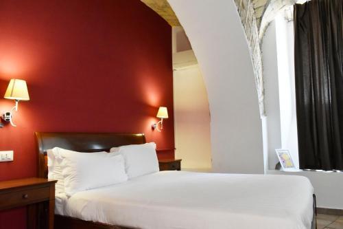Roma Resort Colosseum - Tap to explore photos