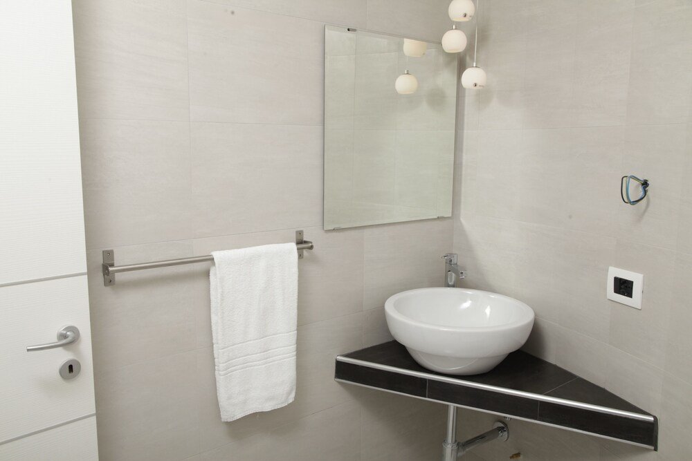 Maison Maneli Luxury B&B - Tap to explore photos