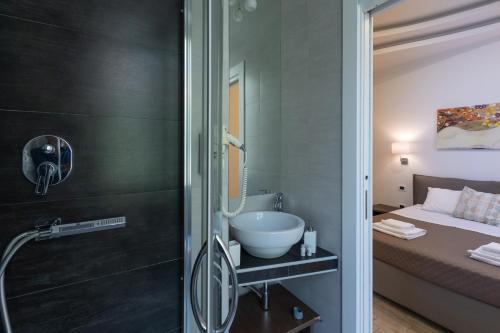 Maison Maneli Luxury B&B - Tap to explore photos