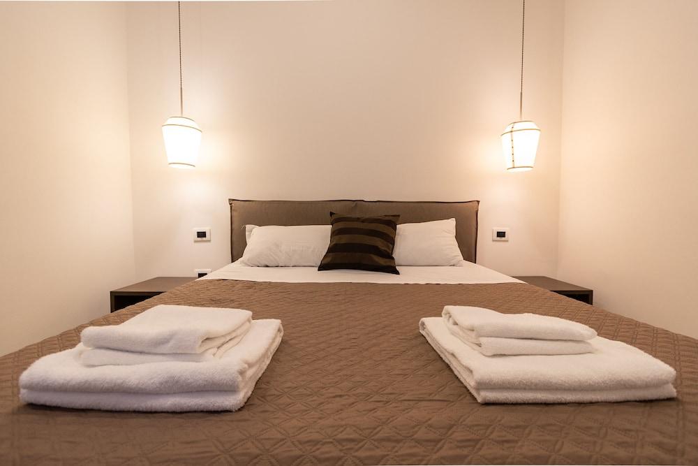 Maison Maneli Luxury B&B - Tap to explore photos