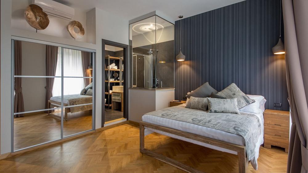 QT Suites Roma - Tap to explore photos