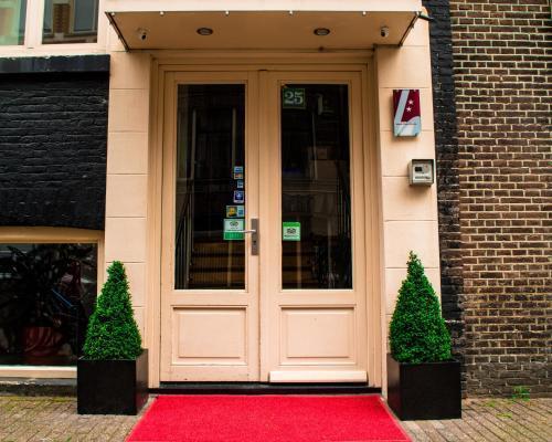 Amsterdam Downtown Hotel - Tap to explore photos
