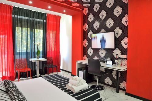Black & White G&G Room Type - Double Room with Private External Bathroom
