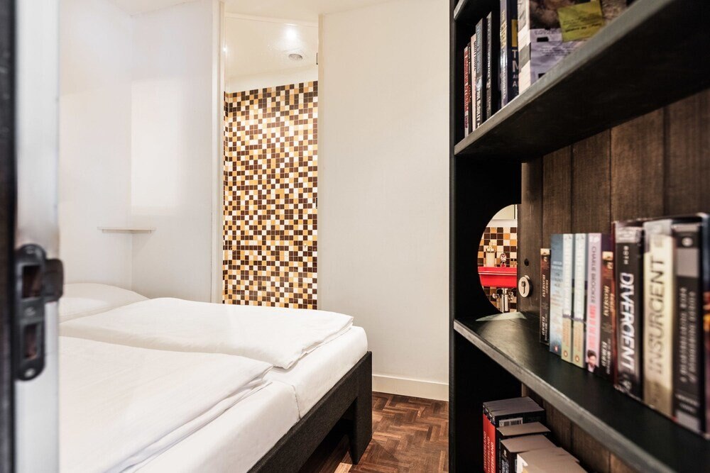 Hotel Not Hotel Amsterdam Room Type - Double Room, Shared Bathroom (Secret Bookcase L)