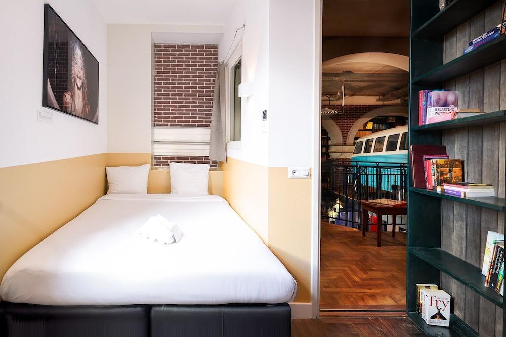 Hotel Not Hotel Amsterdam Room Type - Basic Double Room (Secret Bookcase XL)