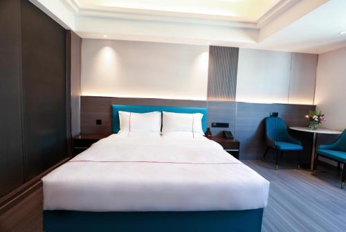 Mei Gang Hotel Room Type - Deluxe Queen Room