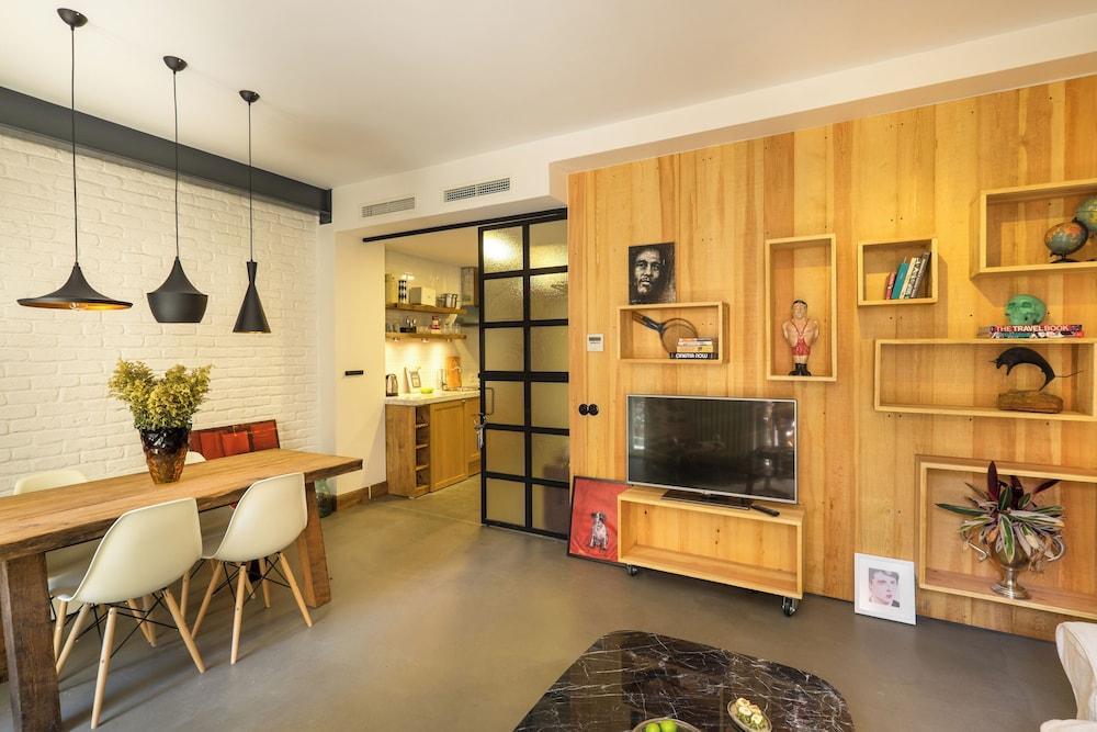 Pera Neuf Room Type - Deluxe Condo, City View