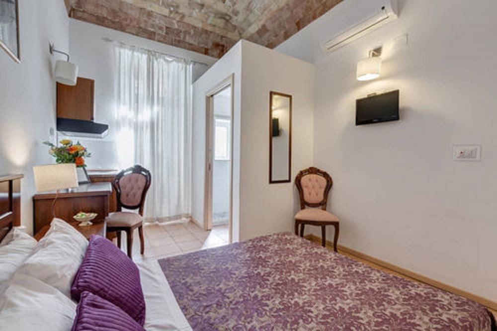 Machiavelli Suites - Tap to explore photos