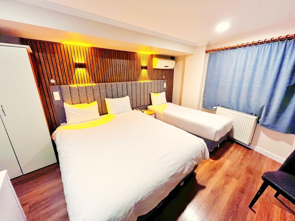 Naila Hotel Room Type - Deluxe Triple Room