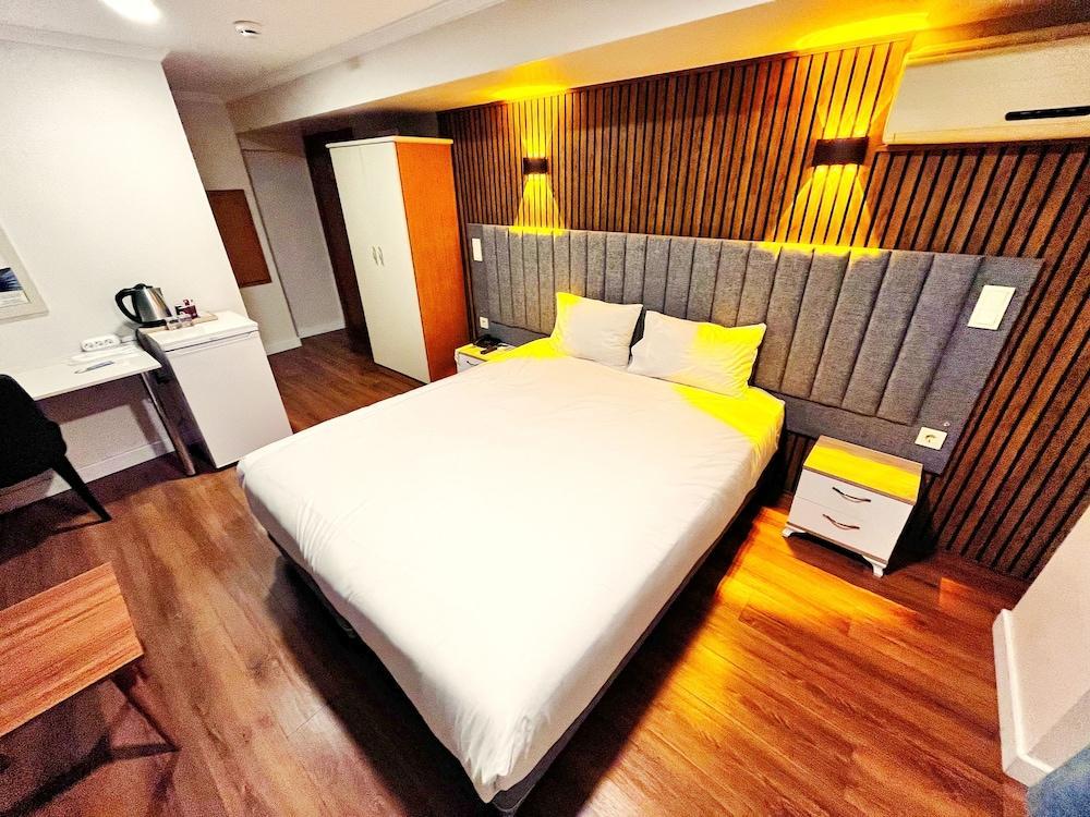 Naila Hotel Room Type - Deluxe Double Room, 1 Queen Bed, Sea View