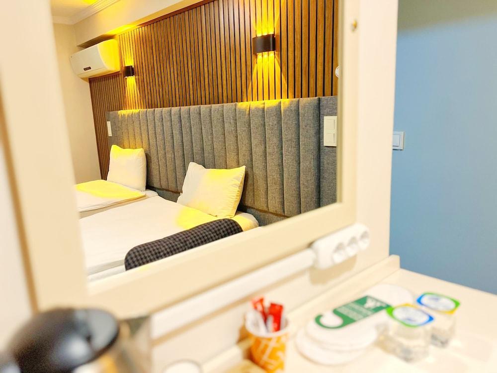 Naila Hotel Room Type - Deluxe Twin Room