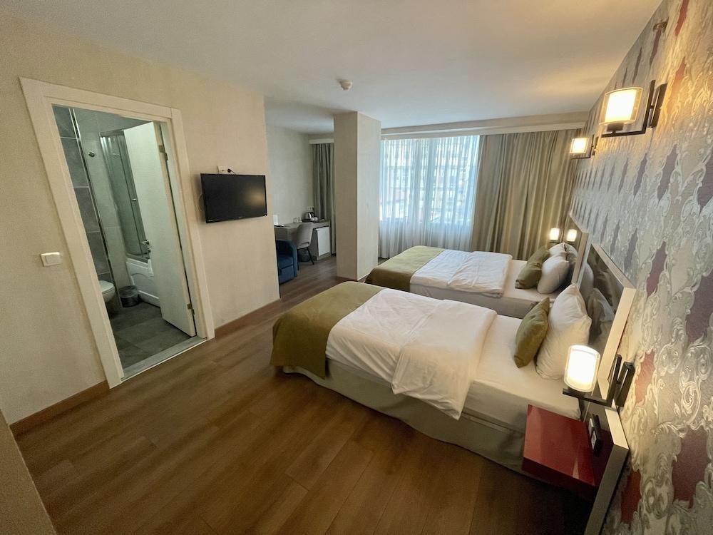 Era Palace Hotel Room Type - Deluxe Triple Room Era Palace Hotel Room Type - Deluxe Triple Room