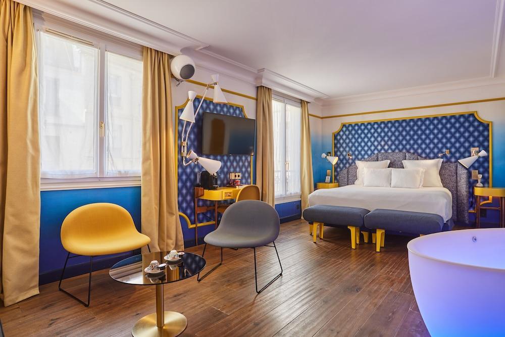 Idol Hotel Room Type - Junior Suite