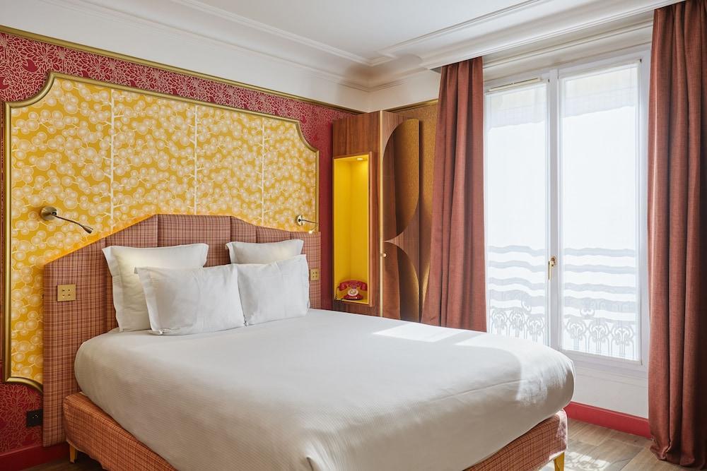 Idol Hotel Room Type - Deluxe Double Room (Light my fire) Idol Hotel Room Type - Deluxe Double Room (Light my fire)