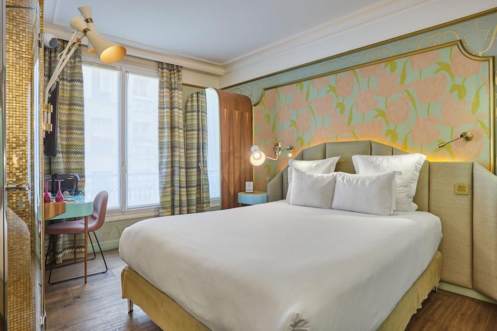 Idol Hotel Room Type - Double Room (Lady soul)