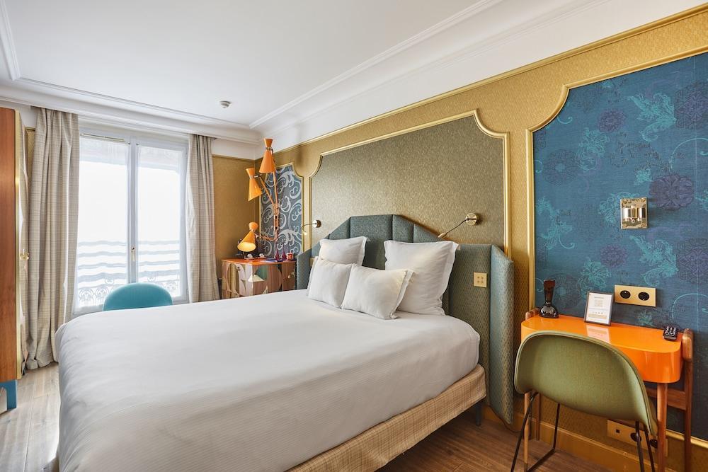 Idol Hotel Room Type - Superior Double Room (Moon blue)