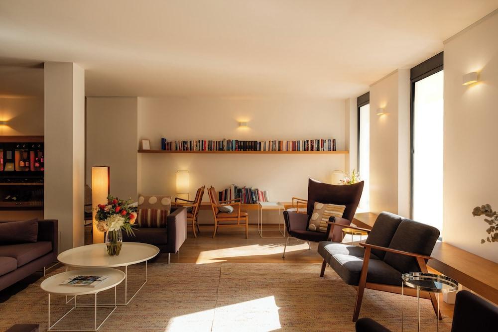 9Hotel Republique