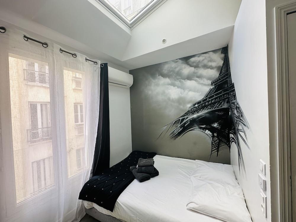 Béatrice et Emmanuel Meublé Eiffel Room Type - Signature Studio