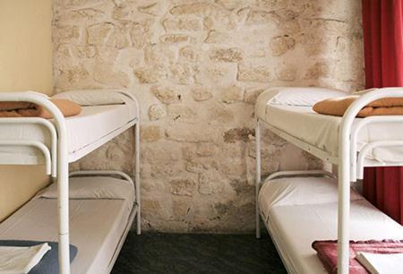 Aloha Hostel Eiffel Tower by Hiphophostels Room Type - Bed in 6-Bed Mixed Dormitory Room